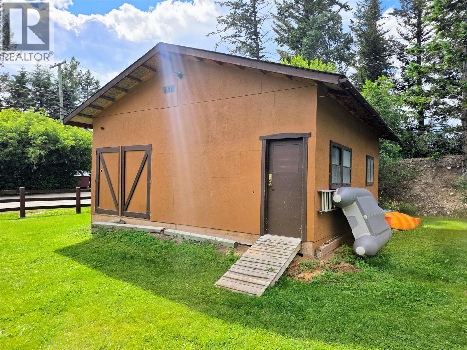 2110 13th Avenue, Invermere