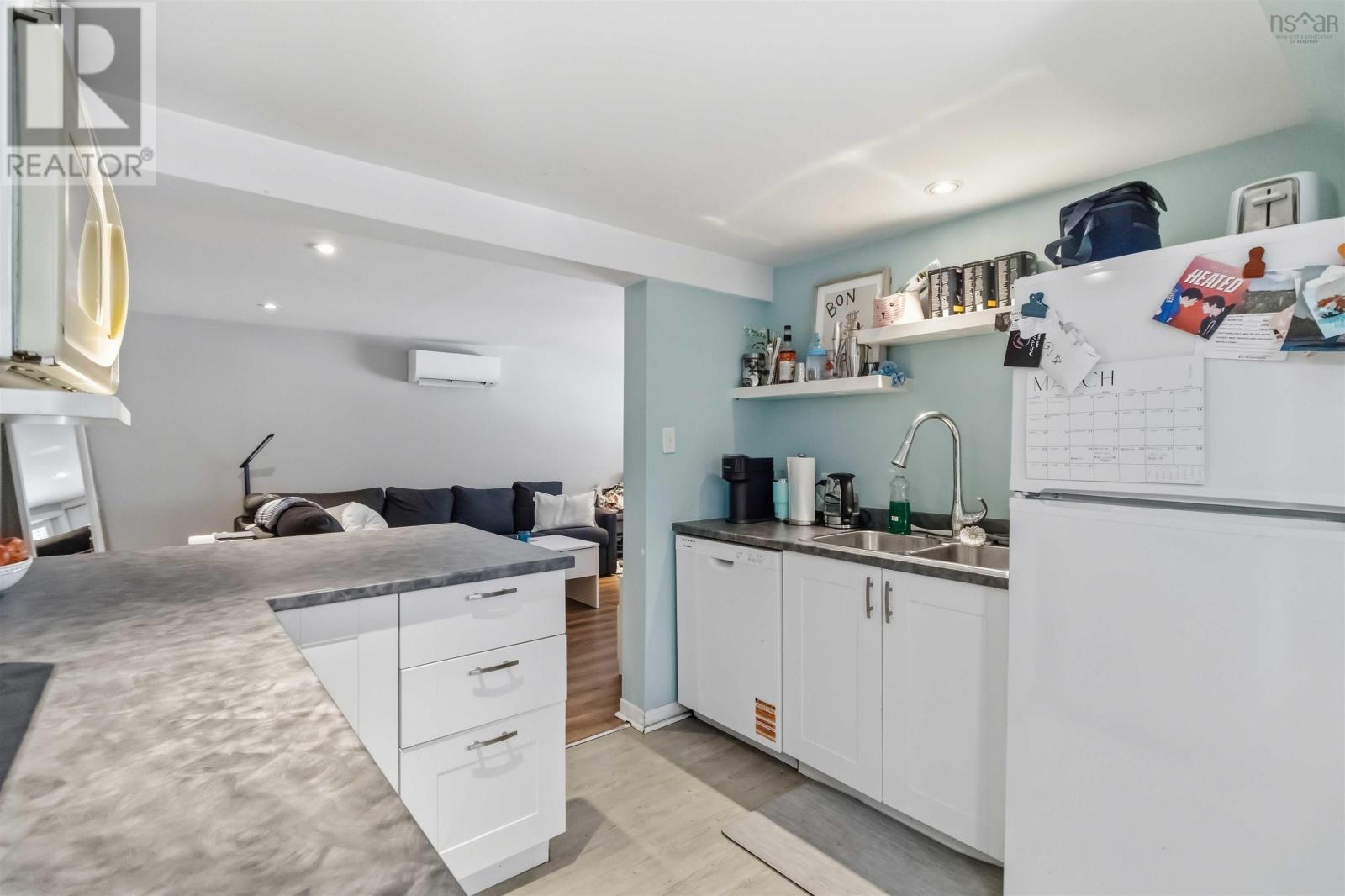 12/14 Laurie Street - 21