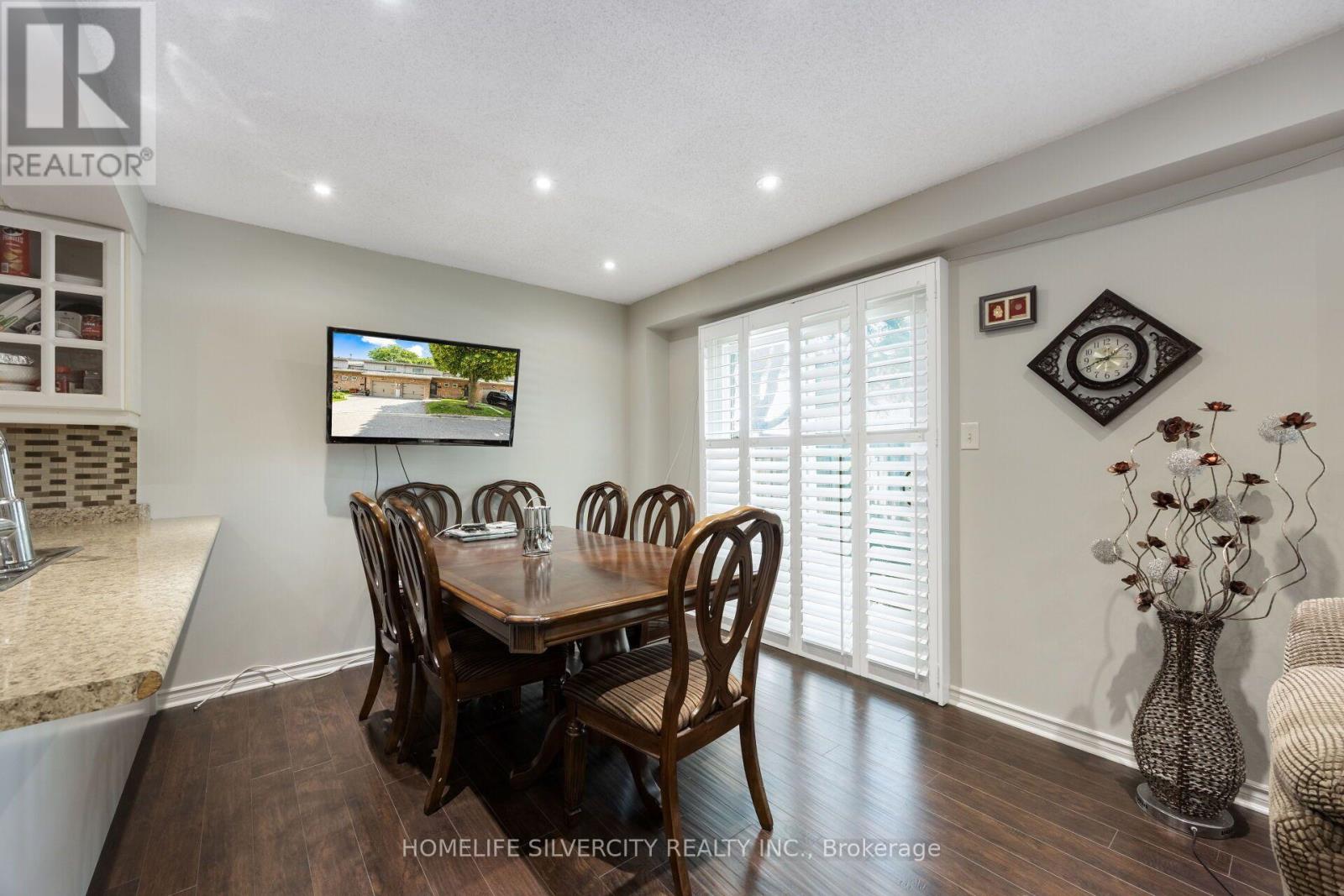 #64 399 VODDEN STREET E - 14