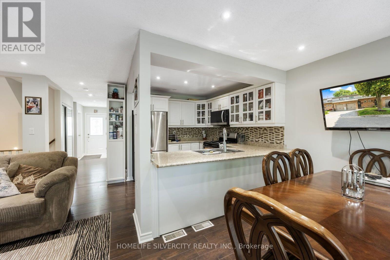 #64 399 VODDEN STREET E - 16
