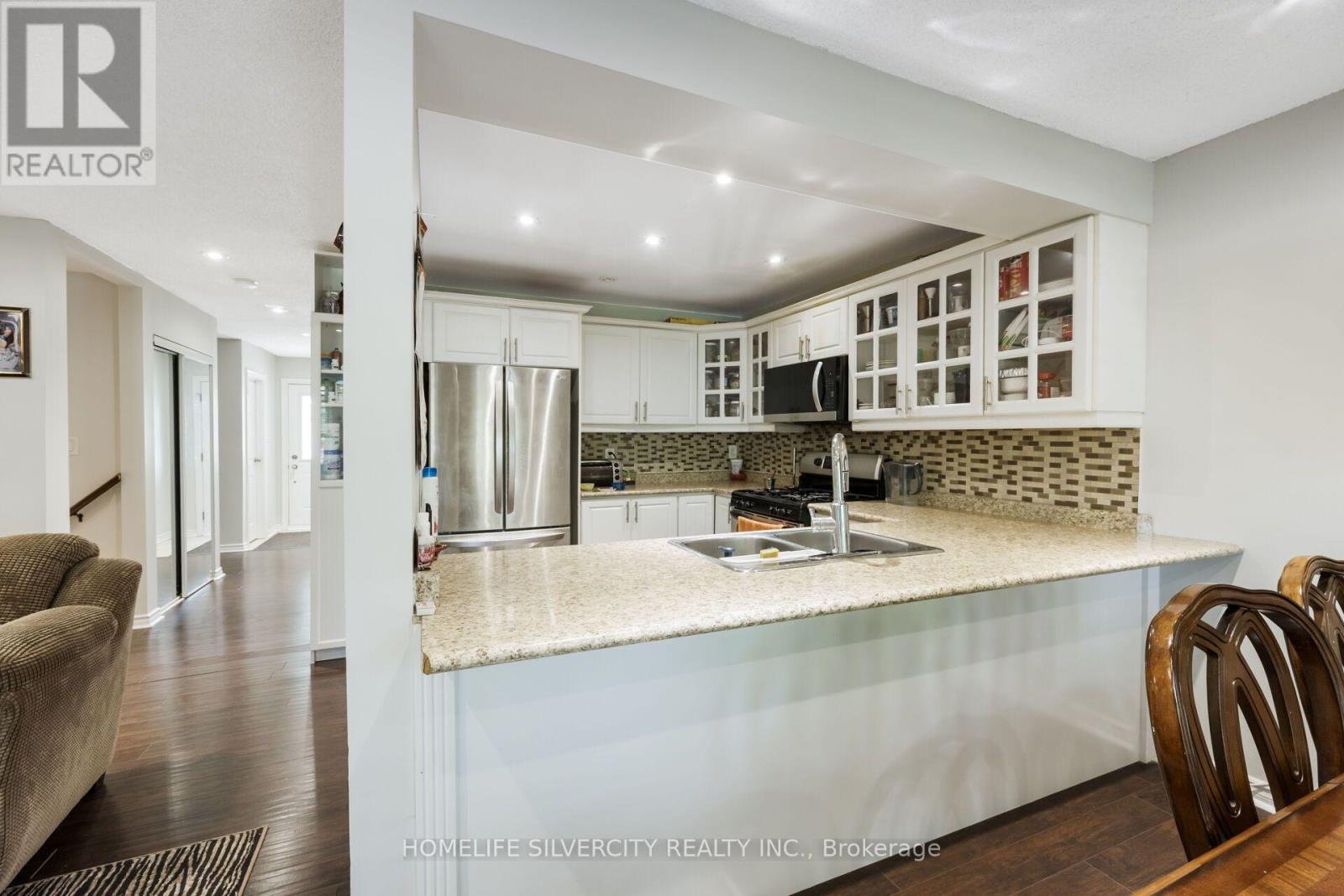 #64 399 VODDEN STREET E - 17