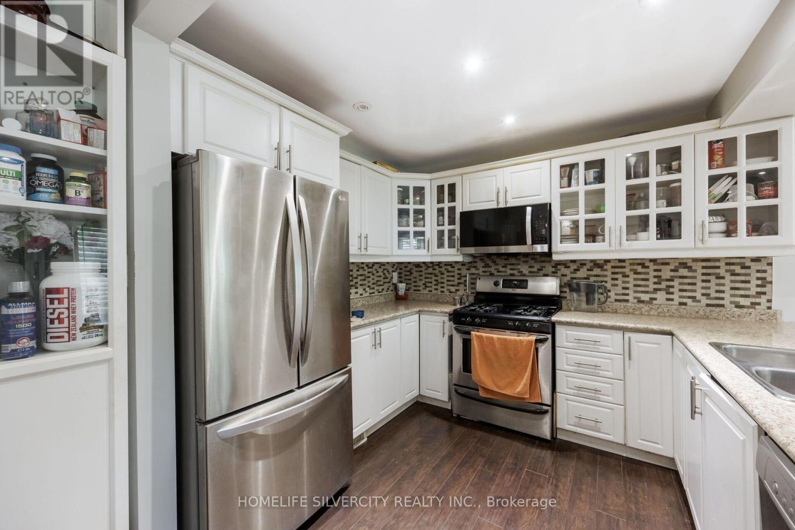 #64 399 VODDEN STREET E - 19