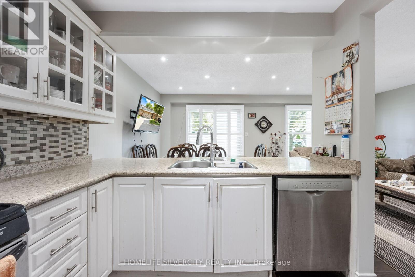 #64 399 VODDEN STREET E - 20