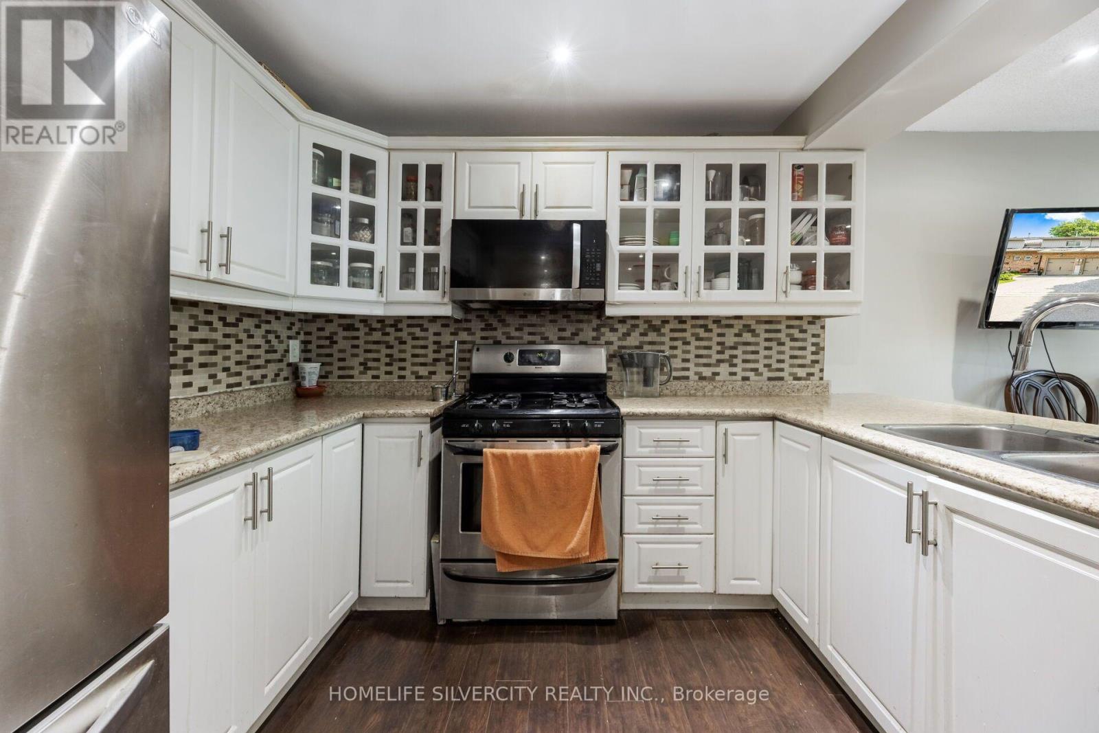 #64 399 VODDEN STREET E - 21