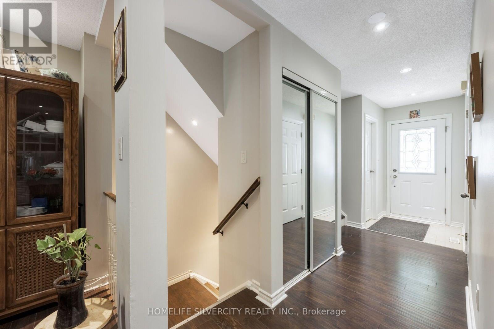 #64 399 VODDEN STREET E - 22