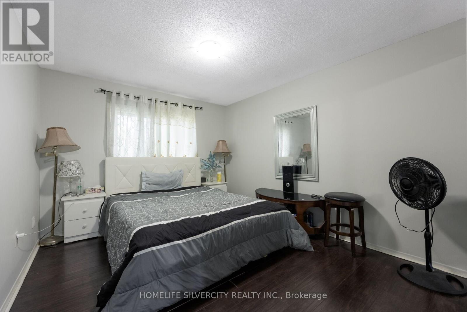 #64 399 VODDEN STREET E - 32
