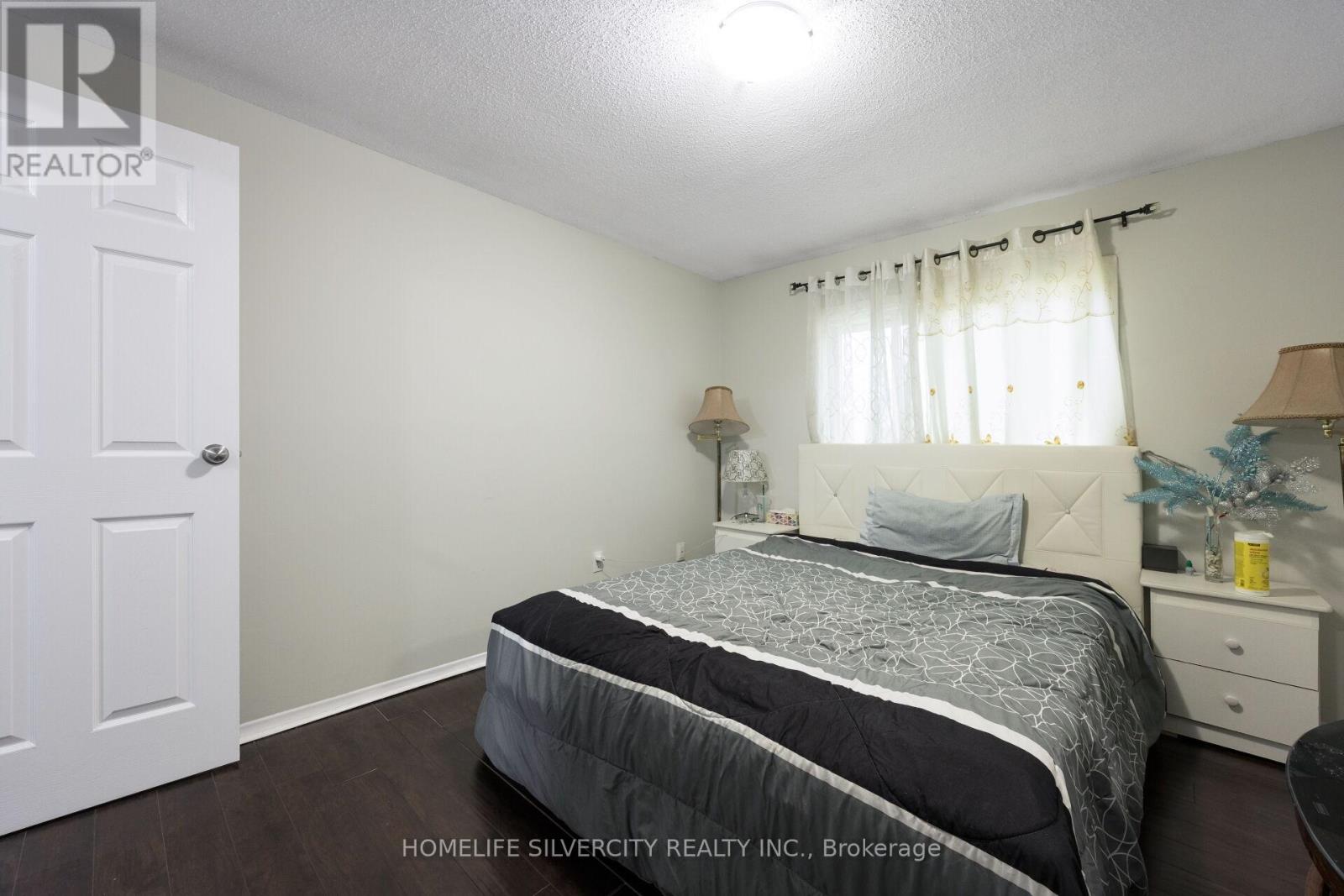 #64 399 VODDEN STREET E - 33