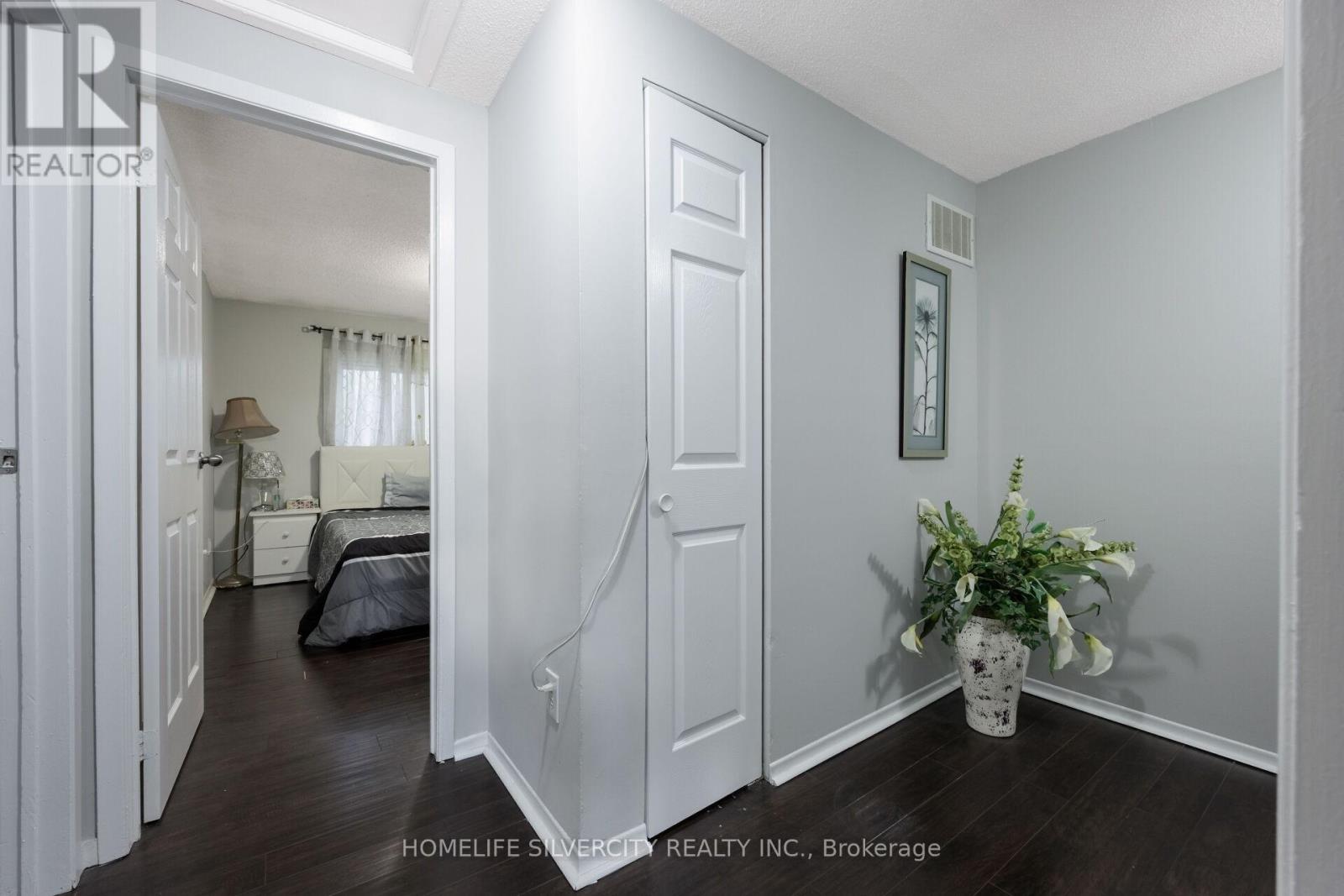 #64 399 VODDEN STREET E - 37