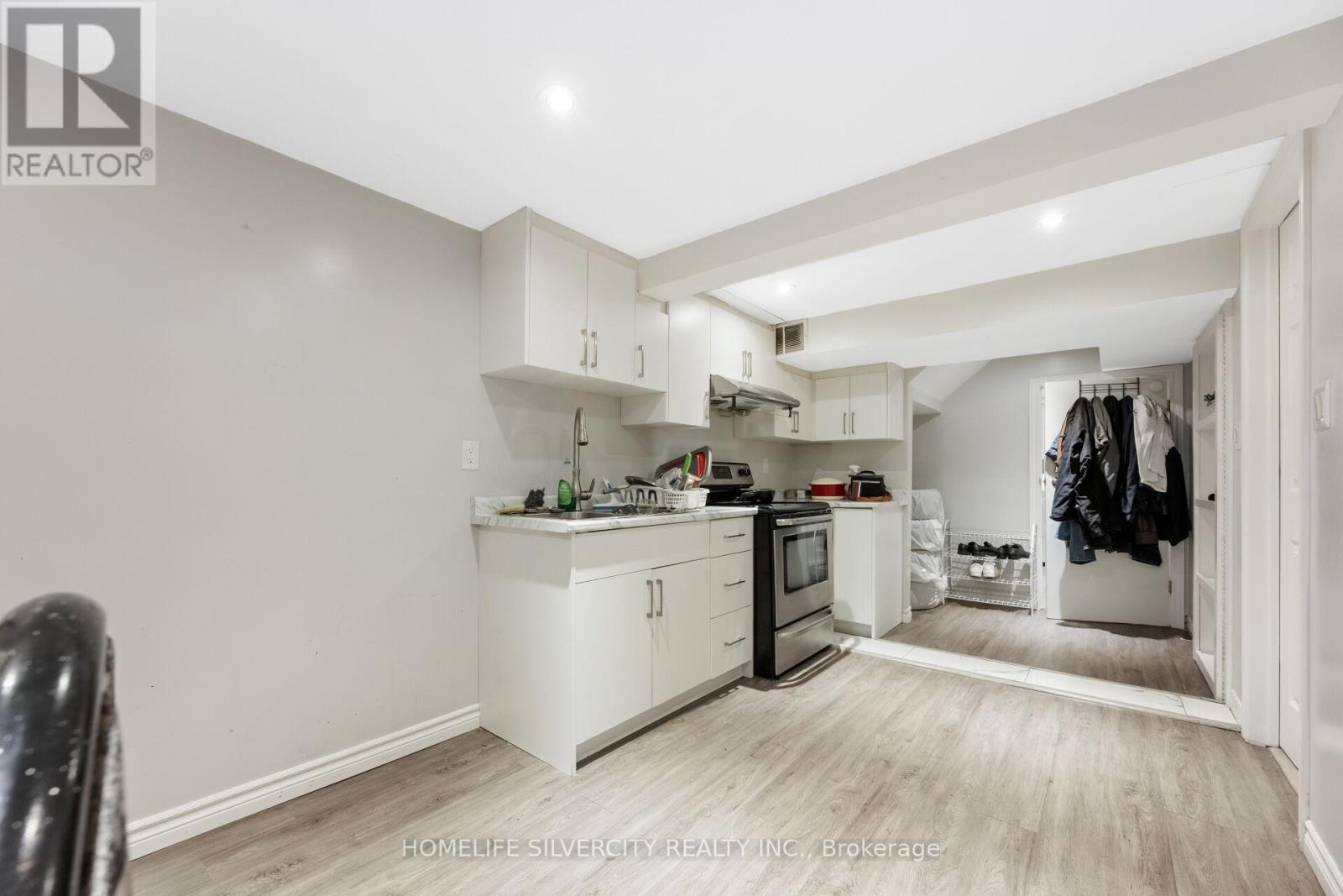 #64 399 VODDEN STREET E - 42