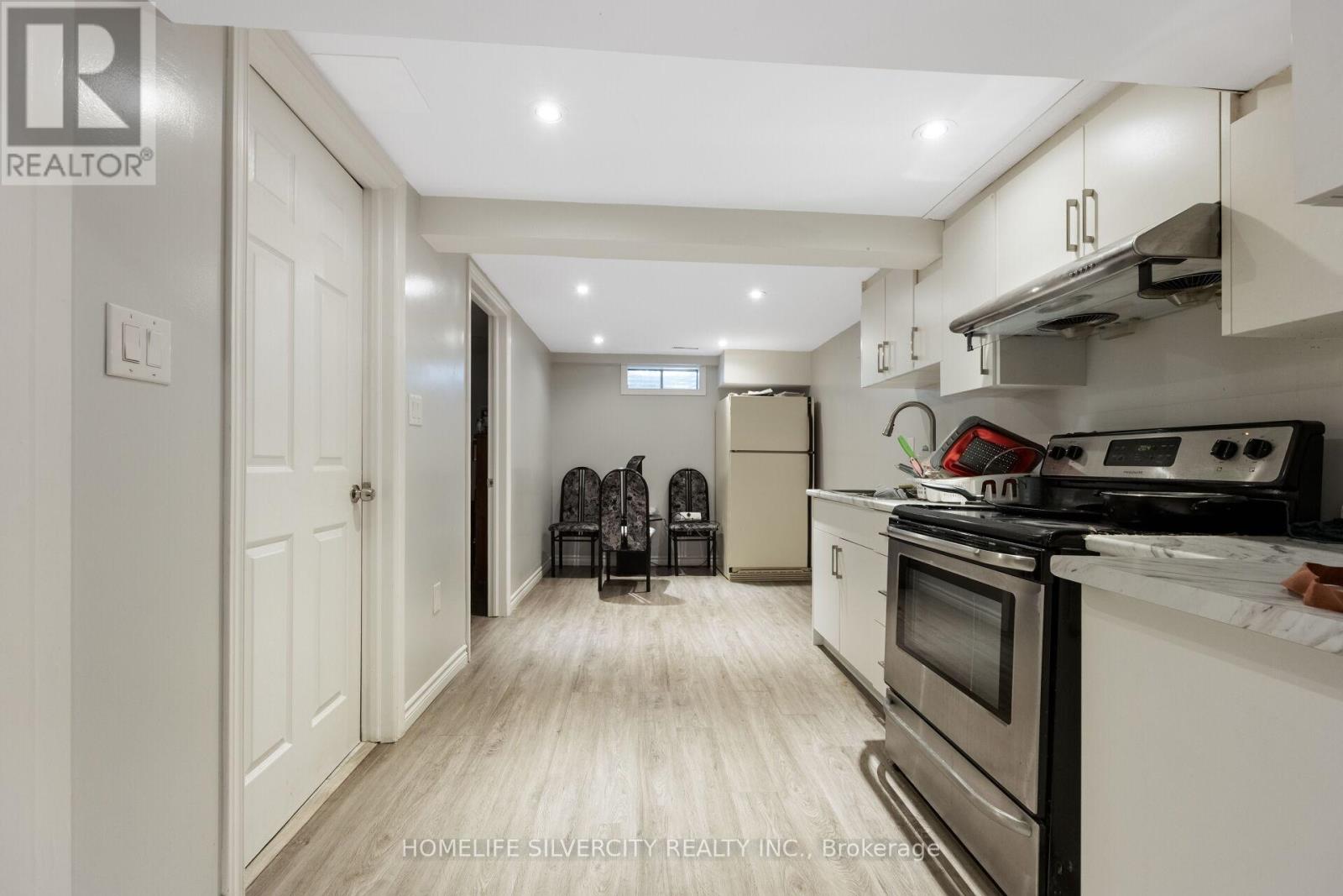 #64 399 VODDEN STREET E - 43