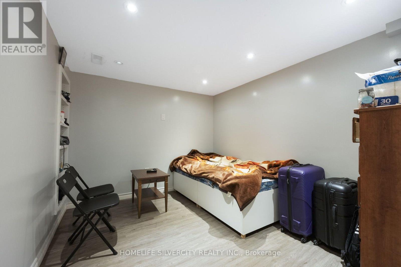 #64 399 VODDEN STREET E - 45