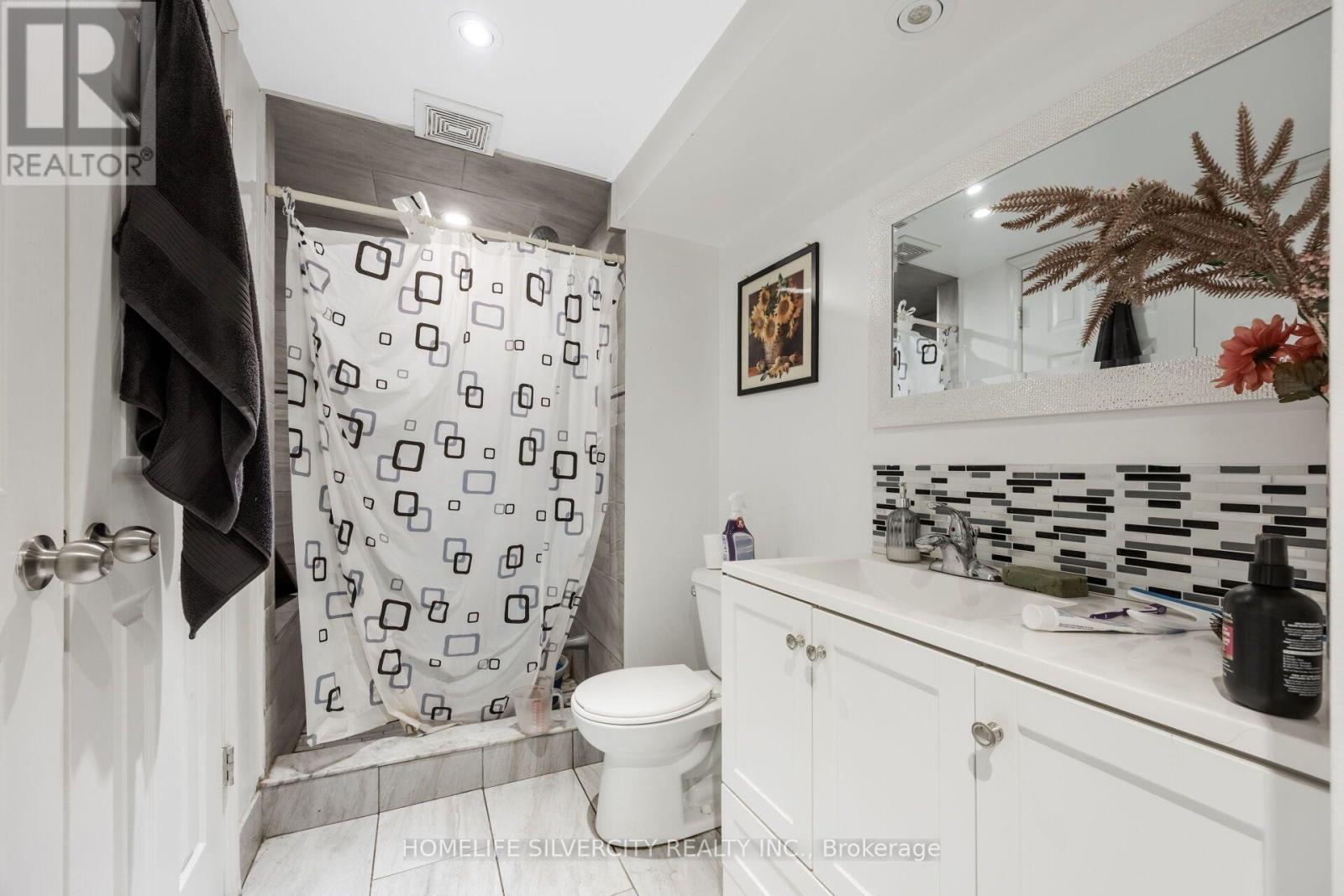 #64 399 VODDEN STREET E - 46