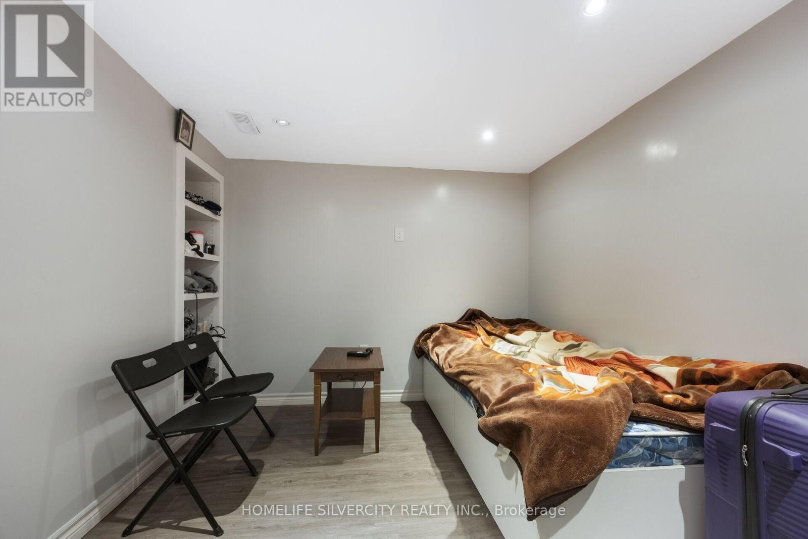 #64 399 VODDEN STREET E - 47