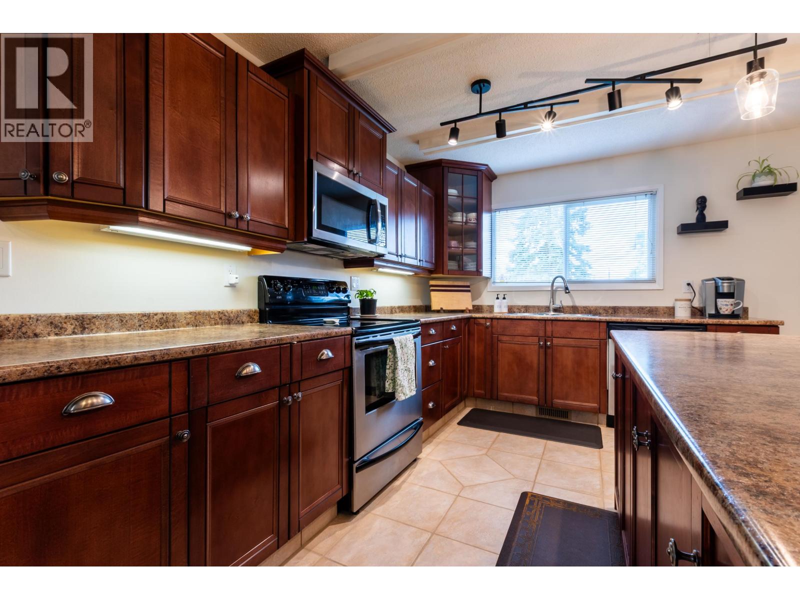 1625 GILLETT STREET - 3