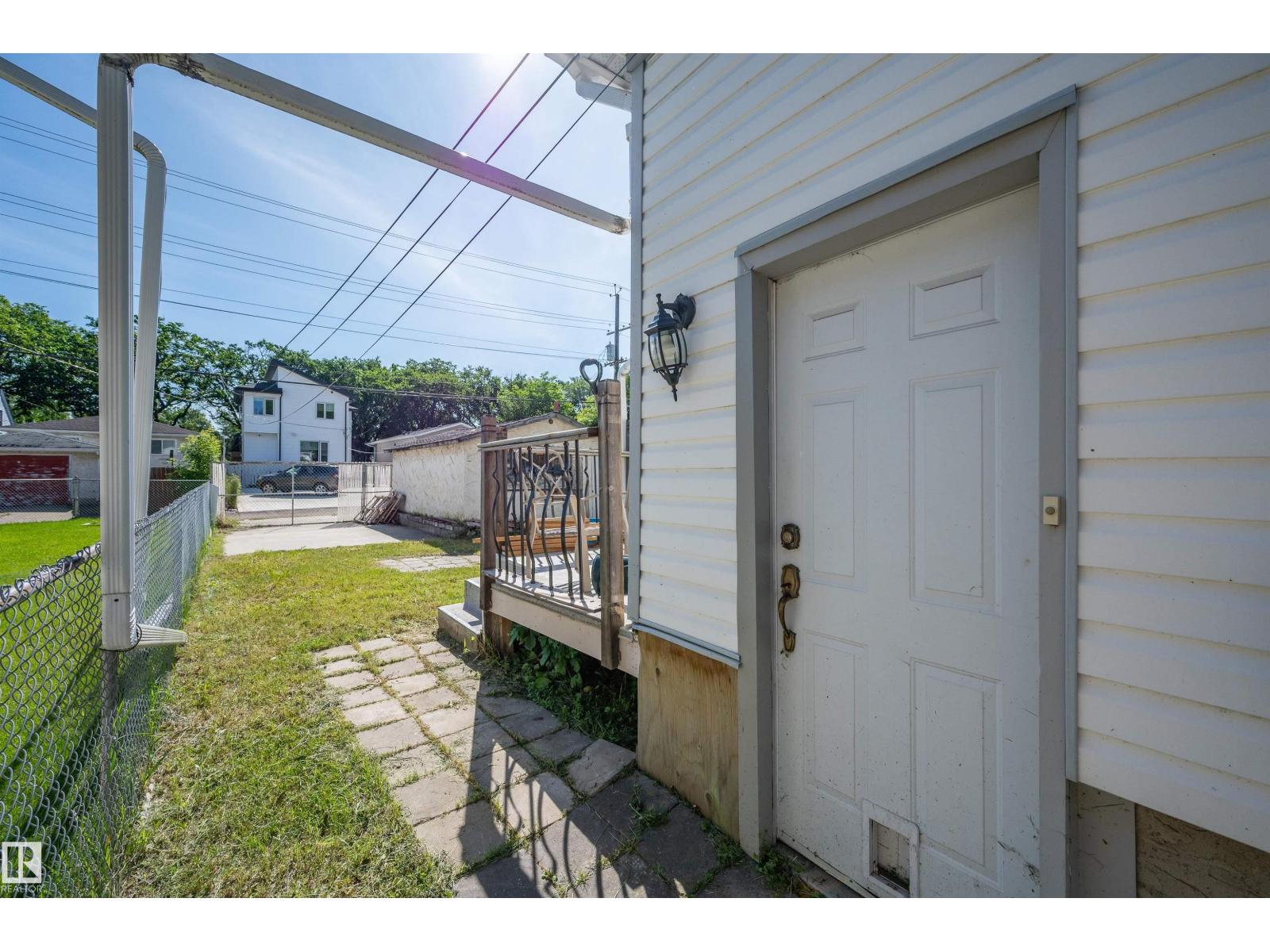 11719 91 ST NW - 35