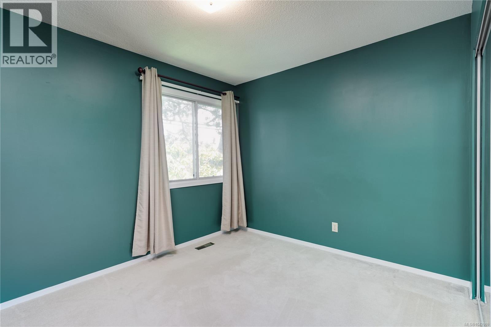  4405 Tyndall Avenue, Saanich