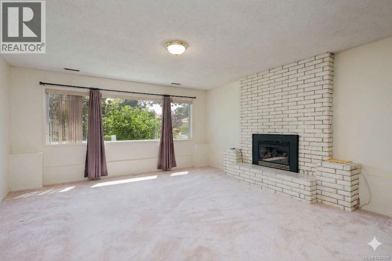  4405 Tyndall Avenue, Saanich
