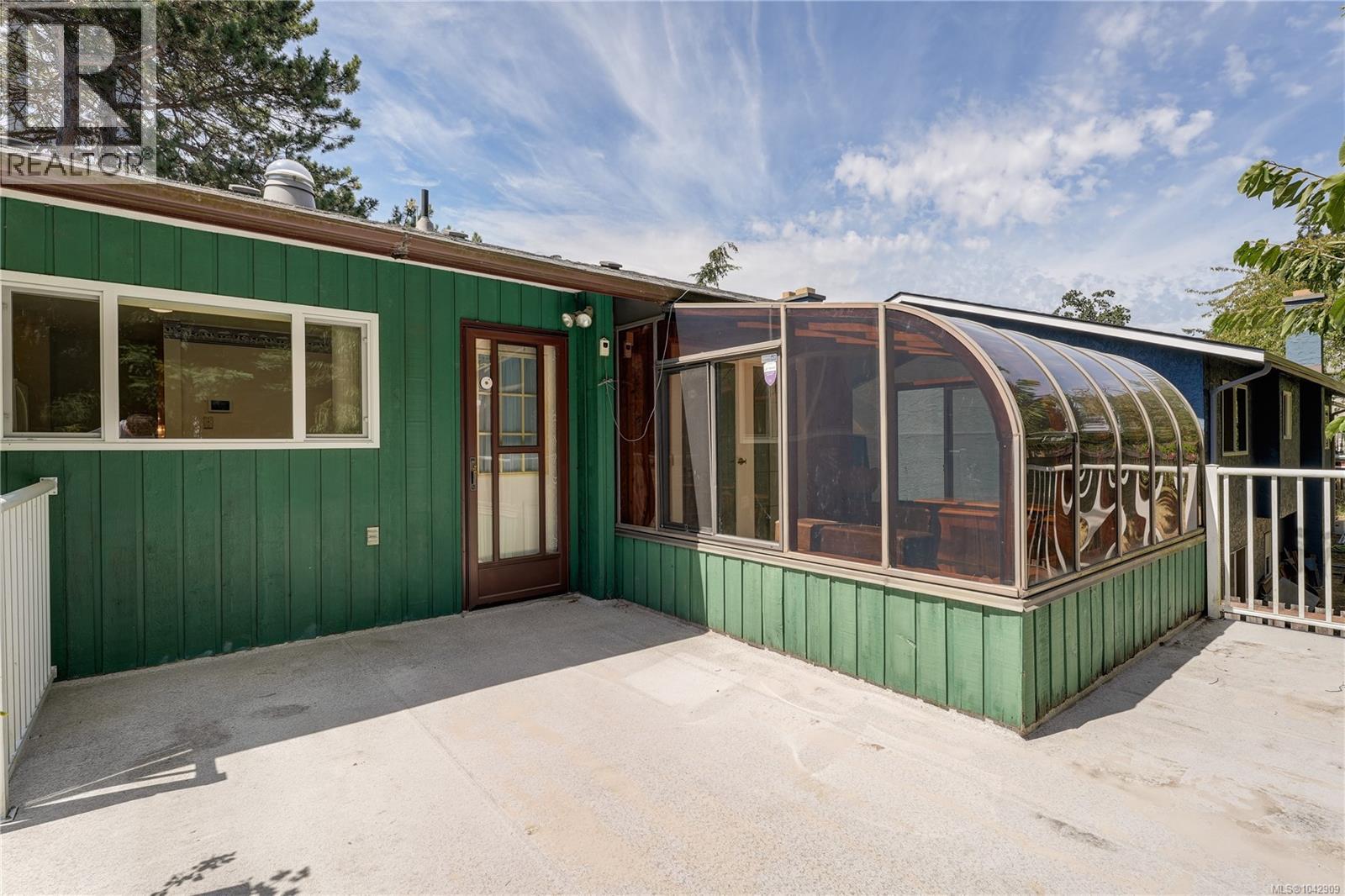  4405 Tyndall Avenue, Saanich