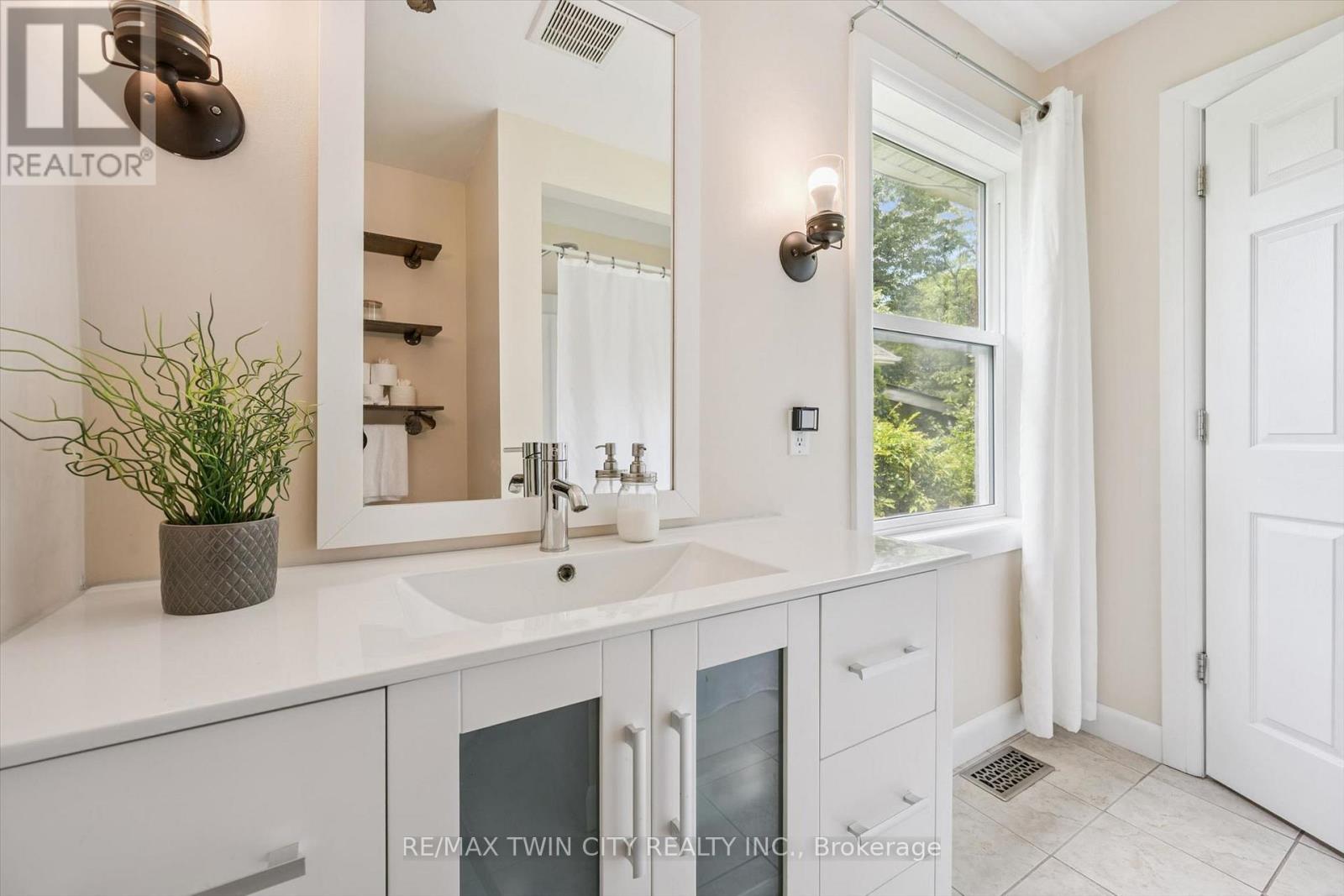 129 FLORENCE AVENUE - 21