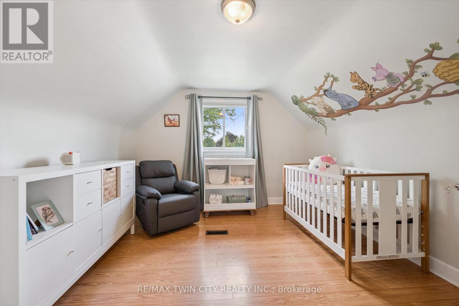 129 FLORENCE AVENUE - 28