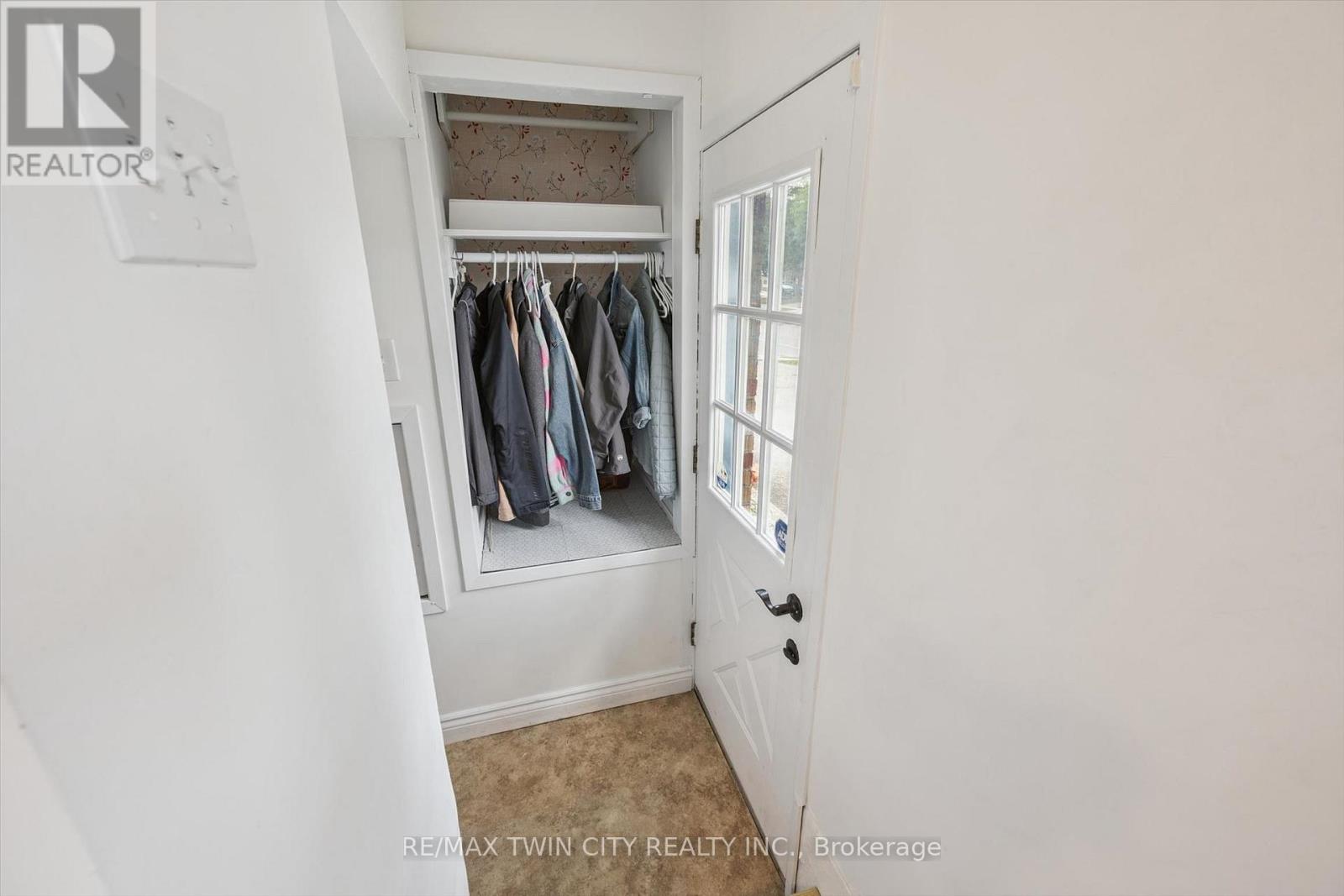 129 FLORENCE AVENUE - 32