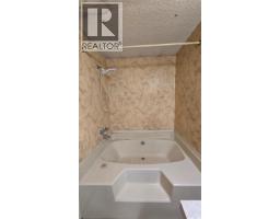 720 Beharrel Street, Oxbow, SK S0C2B0 Photo 10