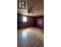 720 Beharrel Street, Oxbow, SK S0C2B0 Photo 12