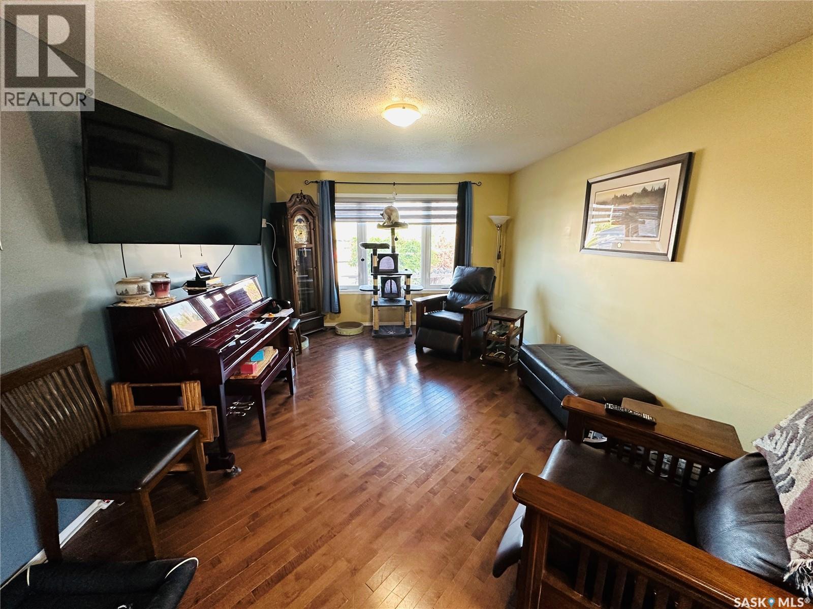 623 Forester CRESCENT - 3