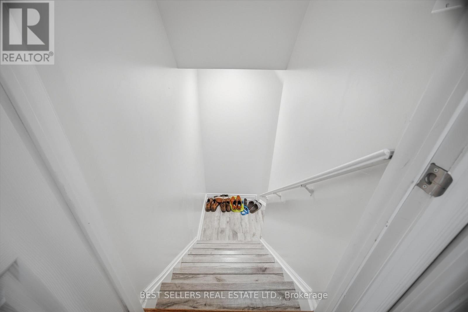 3252 SUNLIGHT STREET - 34