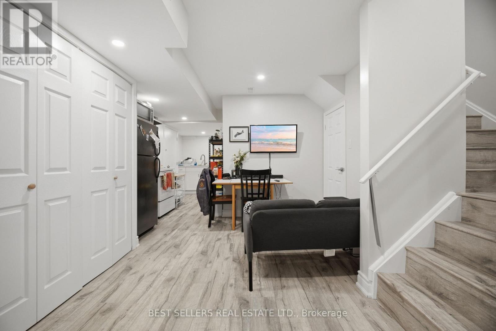 3252 SUNLIGHT STREET - 35