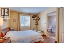 5775 Deadpine Drive, Kelowna, BC V1P1A3 Photo 46