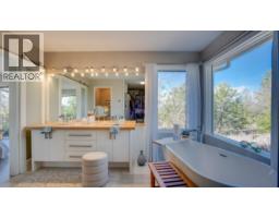 5775 Deadpine Drive, Kelowna, BC V1P1A3 Photo 30