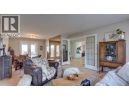 5775 Deadpine Drive, Kelowna, BC V1P1A3 Photo 35