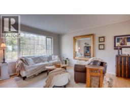5775 Deadpine Drive, Kelowna, BC V1P1A3 Photo 33