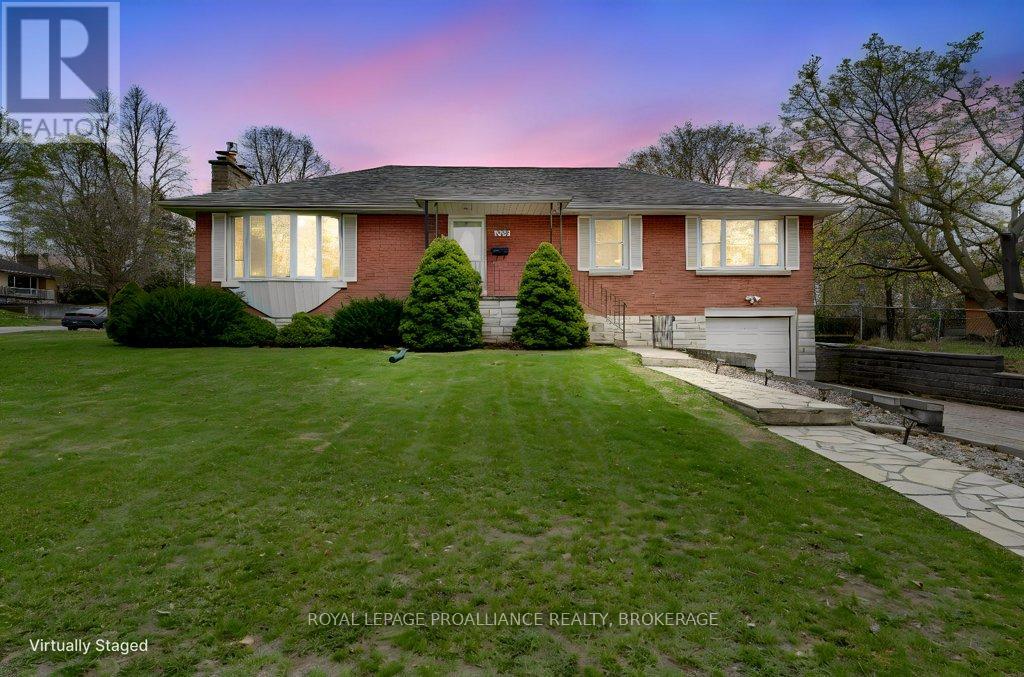302 ARROWHEAD PLACE - 2