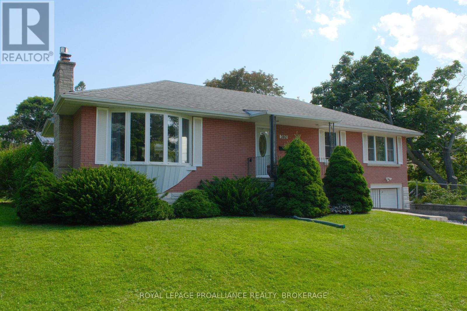 302 ARROWHEAD PLACE - 1