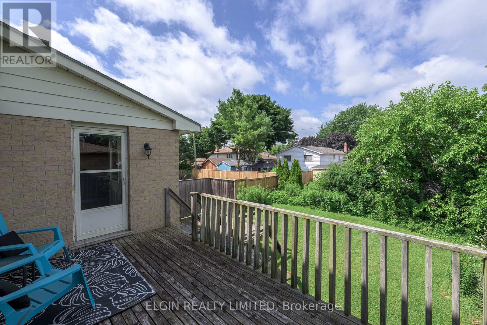 41 LUTON CRESCENT - 11