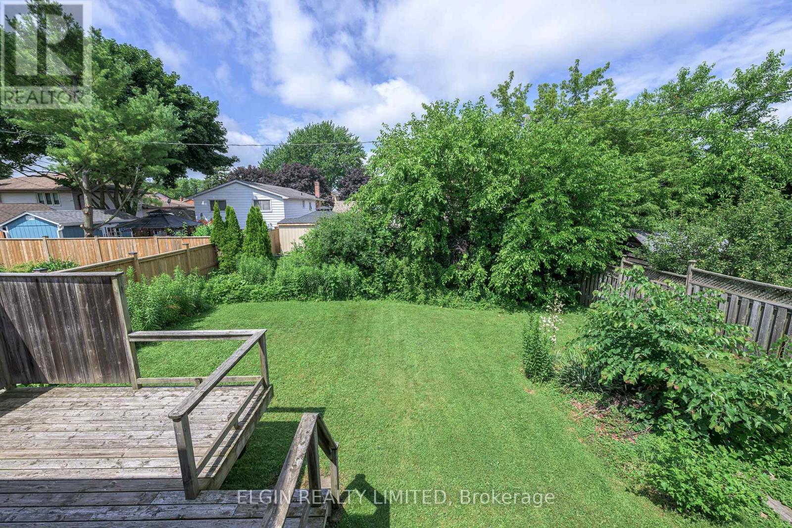 41 LUTON CRESCENT - 12