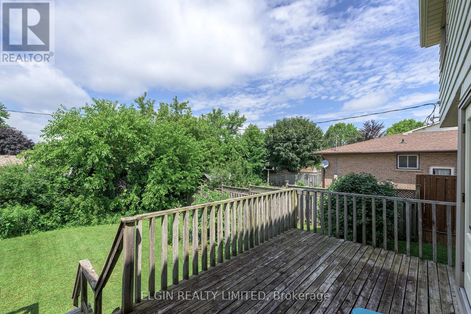 41 LUTON CRESCENT - 13