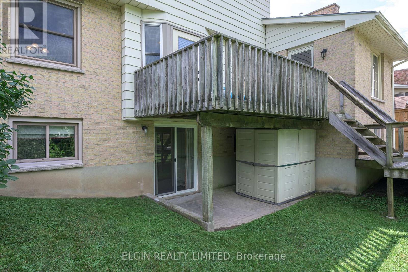 41 LUTON CRESCENT - 14
