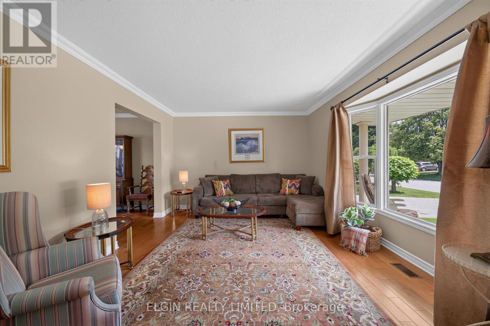 41 LUTON CRESCENT - 15