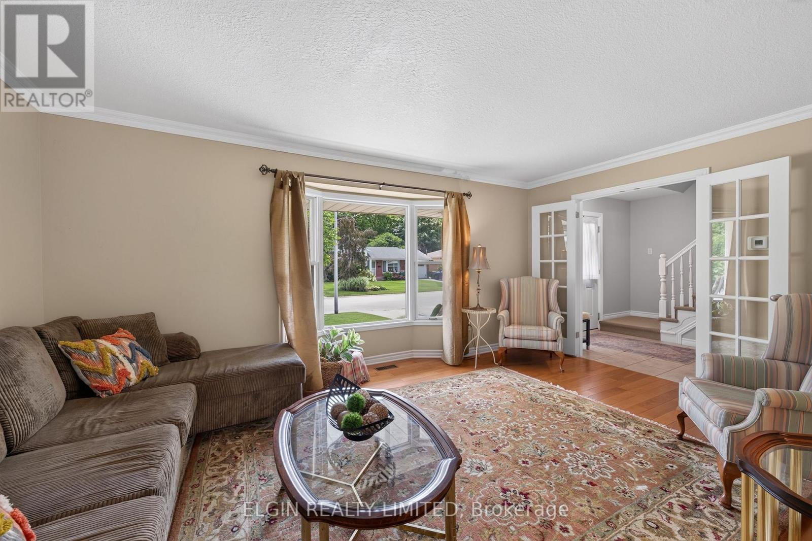 41 LUTON CRESCENT - 17