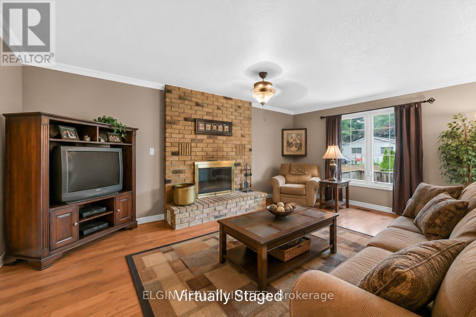 41 LUTON CRESCENT - 24