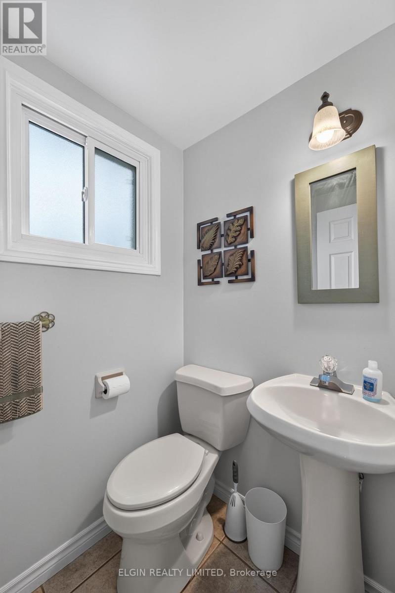 41 LUTON CRESCENT - 25
