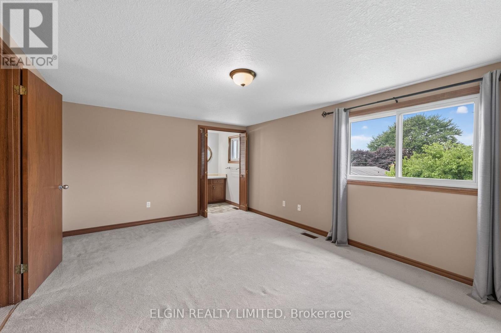 41 LUTON CRESCENT - 28