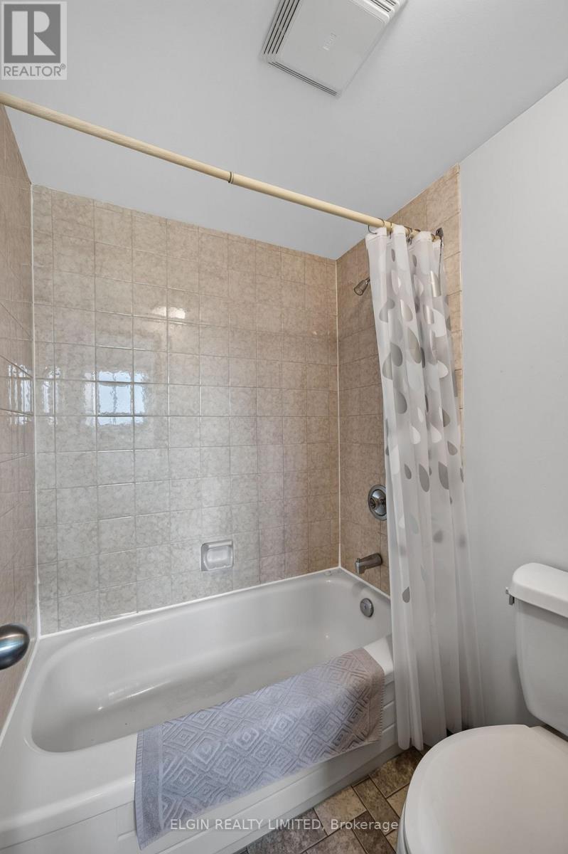 41 LUTON CRESCENT - 30