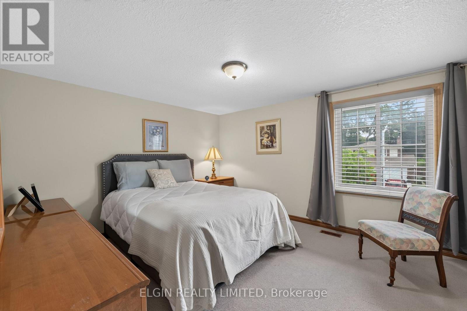 41 LUTON CRESCENT - 31