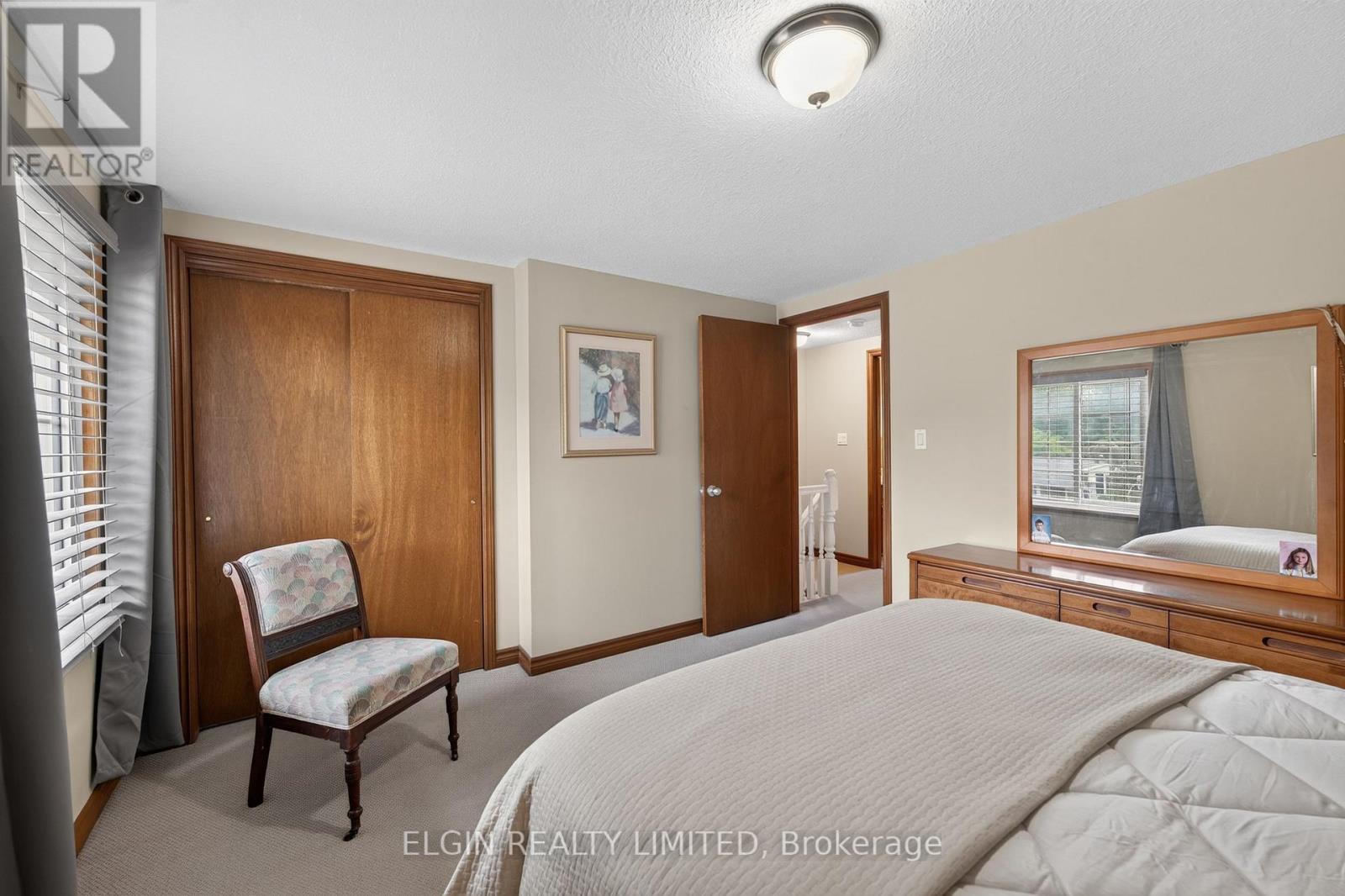 41 LUTON CRESCENT - 32