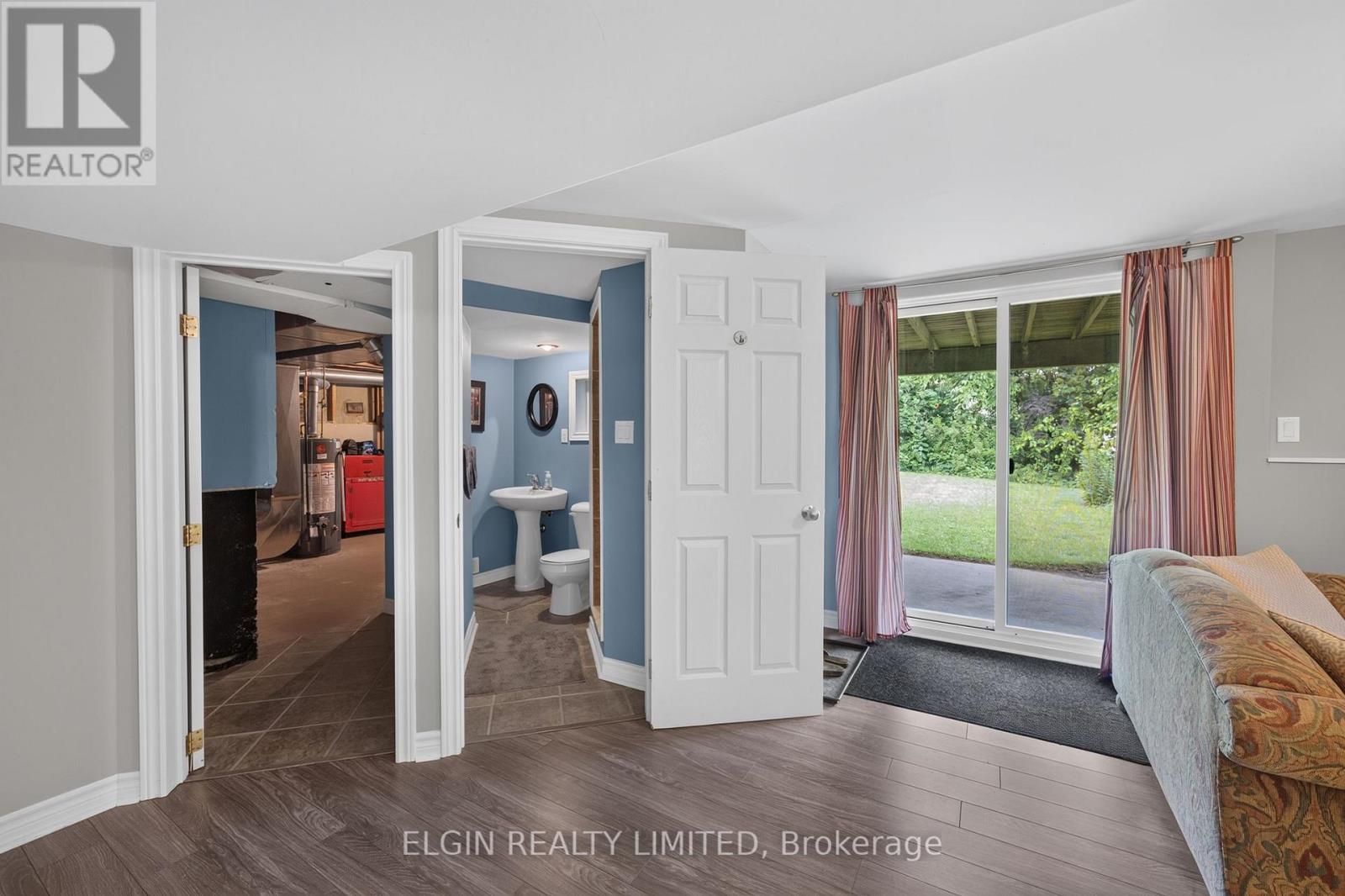 41 LUTON CRESCENT - 40