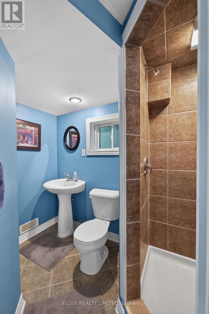 41 LUTON CRESCENT - 41